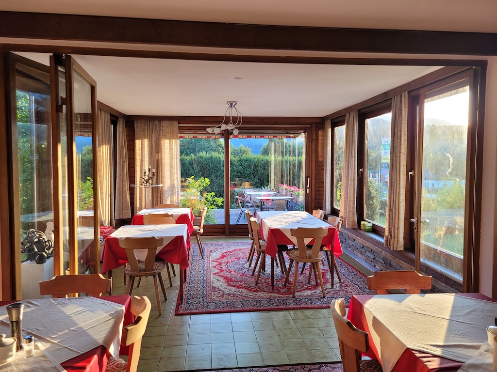 Pension am Hügel - Frühstücksraum